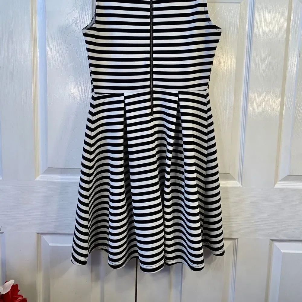 FUN BLACK AND WHITE STRIPED DRESS by ATTENTION M - Picture 8 of 8